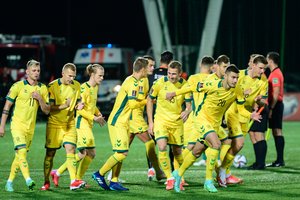 Lietuvos futbolo rinktinei draugiškame mūšyje iššūkį mes Kuveito futbolininkai