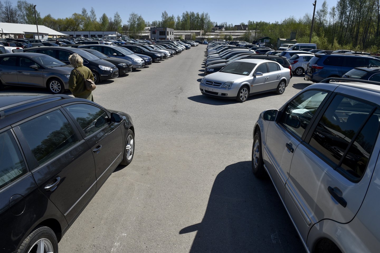 Lietuviai ne visada žino, kur ieškoti pagalbos, įsigiję netvarkingą automobilį.<br>V.Ščiavinsko nuotr.