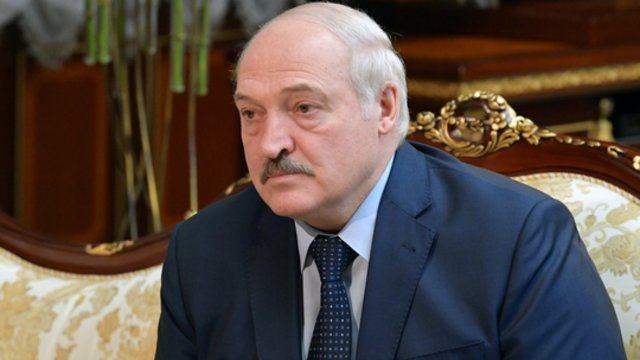 A. Lukašenka Varšuvos kaltinimus dėl prievarta vežamų migrantų laiko beprotybe: nėra jokių įrodymų