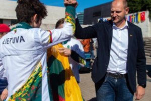 Kurčiųjų sporto vedlys E. Kriūnas mano, kad Paralimpinio komiteto vadovas kiršina bendruomenę: „Paralimpiečiams lengviau laimėti medalį nei kurtiems“