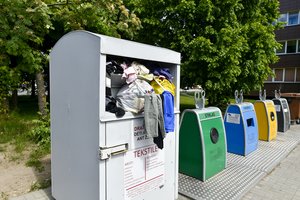 Keičiantis sezonui primena, kaip susitvarkyti spintą neteršiant gamtos