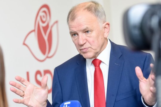 V. Andriukaitis apie sunkiai kontroliuojamą pandemiją: valdančioji dauguma turi nustoti elgtis kaip stručiai