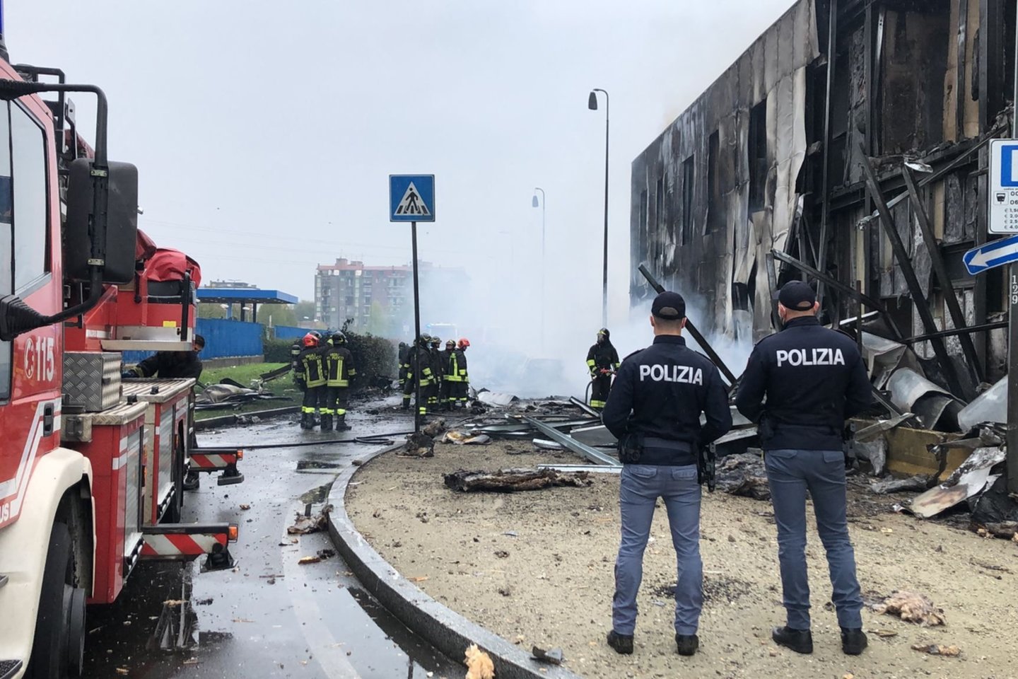  Milane nukritus nedideliam lėktuvui, žuvo visi aštuoni juo skridusieji.<br> AFP/Scanpix nuotr.