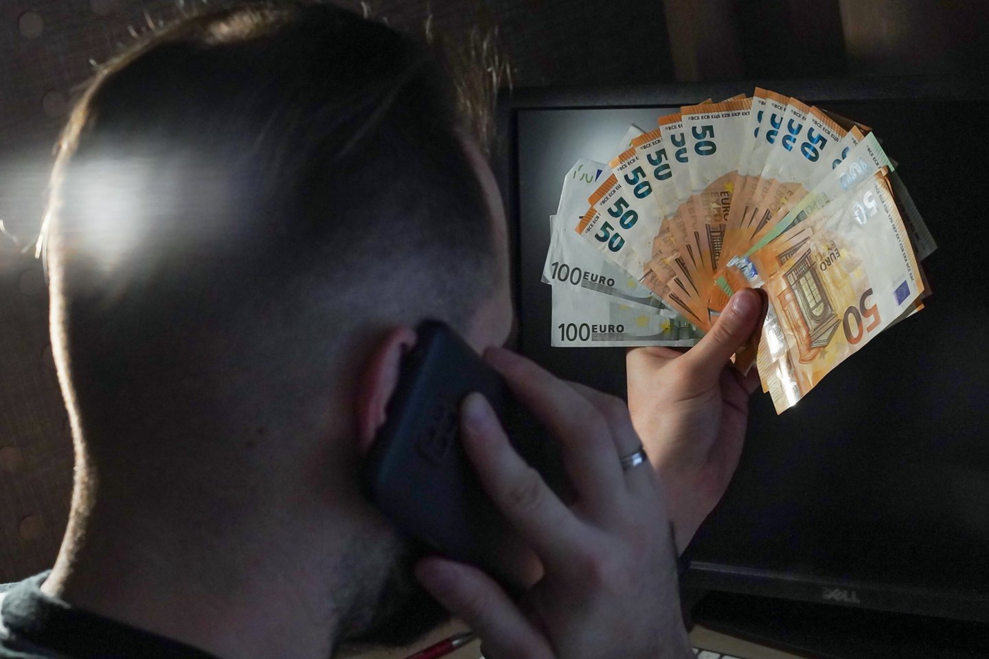 Telefoninis sukčius.
