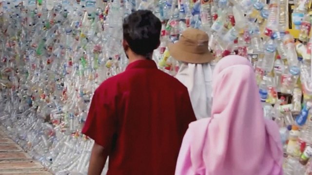 Lankytojus stebina muziejus iš perdirbto plastiko: siunčia žinią kiekvienam