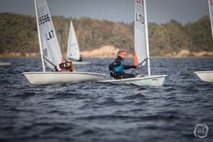 Kaune finišavo tarptautinė „Rudens vėjo“ regata: jaunieji Lietuvos buriuotojai sulaukė stiprios konkurencijos iš Latvijos ir Estijos