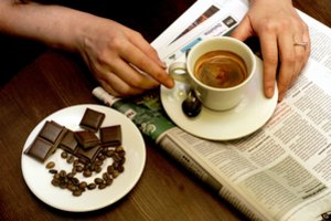 Kavos kainos nenustoja šuoliuoti aukštyn: prabilo apie galimas tuščias lentynas parduotuvėse