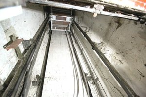 Po tragedijos paaiškėjo – mirties buvo galima išvengti: nesaugiu liftu naudojosi nuolat