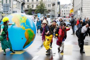 Klimato aktyvistai mėgino užblokuoti Ciuricho centrą