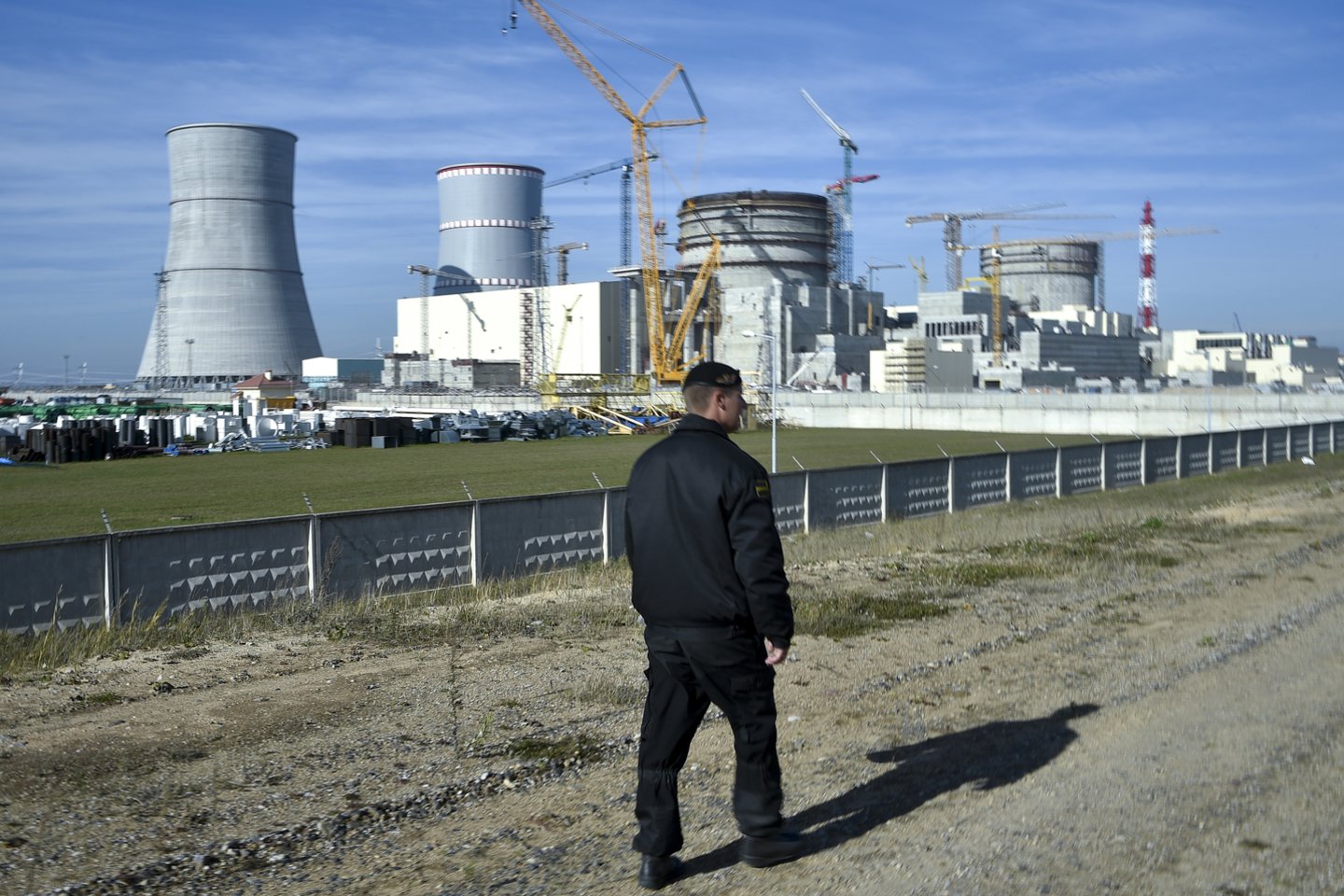 Astravo AE pirmasis energijos blokas po beveik trijų mėnesių pertraukos vėl įjungtas į šalies energetikos sistemą pramoninei elektros gamybai.<br>V.Ščiavinsko nuotr.