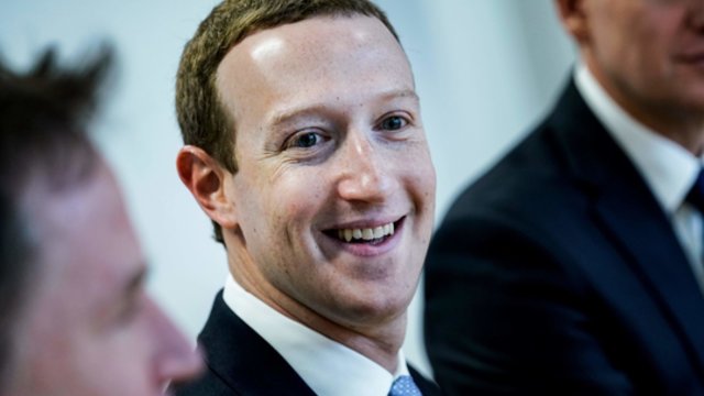 Po kelių valandų „Facebook“ sutrikimo – M. Zuckerberg atsakas: žinau, kaip pasitikite mumis