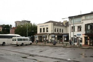Panevėžio gėda tapusią autobusų stotį žmonės priversti apeiti ratu – dėl itin namalonios priežasties