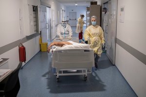 Atvejų šuolis Lietuvoje: užfiksuoti 2556 nauji atvejai ir 14 mirčių