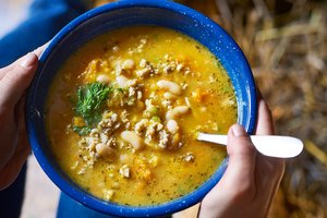 Tiršta bei soti vištienos ir moliūgų sriuba – rudenišką dieną nėra nieko geriau