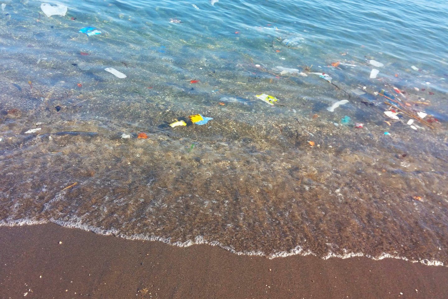 Plastikas Viduržemio jūroje. <br>123rf.com asociatyvi nuotr.