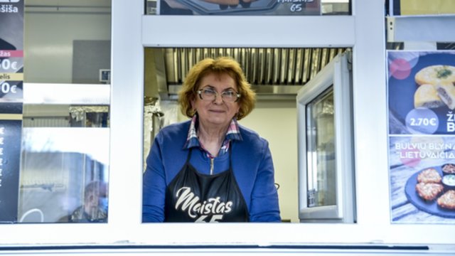 65 metų moteris pensiją iškeitė į verslą ant ratų: pirkėjai neatsistebi unikaliais skoniais ir kebabais su lašiša