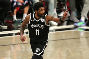 Skiepytis nuo COVID-19 atsisakantis K. Irvingas tampa „Nets“ galvos skausmu: ekipa gali priimti nelengvą sprendimą