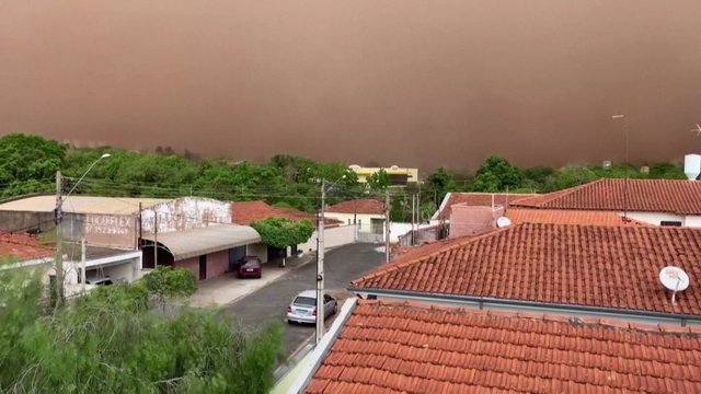 Užfiksuoti vaizdai iš Brazilijoje siautėjančios smėlio audros: dangus įgavo neįprastų atspalvių