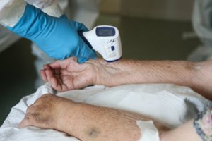 Rusijoje antrą dieną iš eilės užfiksuotas COVID-19 pacientų paros mirštamumo rekordas