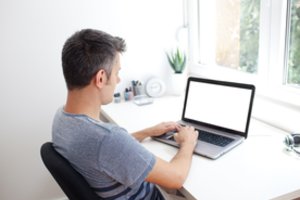 Tik šviesą nuo tamsos skiriantis šiaulietis su iššūkiais susiduria ne tiek gyvenime, kiek internete