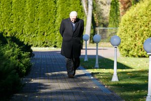 V. Adamkus su žmona Alma pasiskiepijo trečiąja vakcinos nuo COVID-19 doze: turi žinutę visuomenei