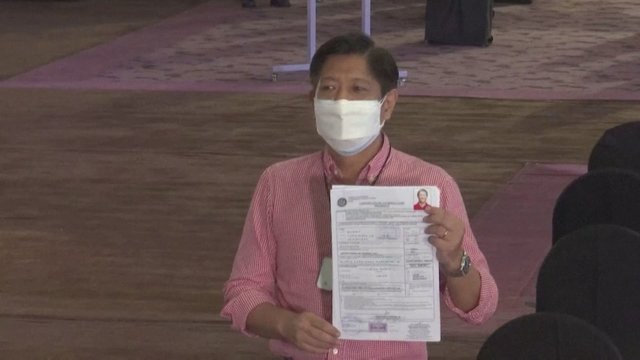 F. Marcos pretenduoja į prezidento postą Filipinų rinkimuose: stengiasi atkurti šeimos įvaizdį