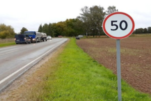 Kelio vingyje nubloškė seniūno iš Biržų rajono visureigį