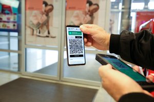 Vidury dienos Vilniaus prekybos centre sulaikyti du vyrai su svetimais galimybių pasais