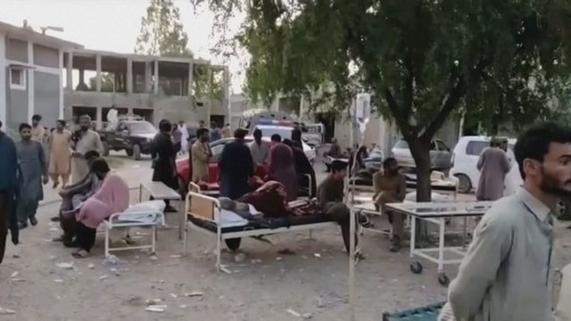 Žemės drebėjimas Pakistane nusinešė 20 gyvybių: medikai darbavosi pasišviesdami žibintuvėliais