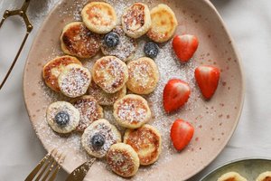 Kepti mažyčiai varškėčiai: paruošti nesudėtinga, o valgyti – tikras malonumas