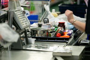 Dviejų bankų klientams kurį laiką galėjo nepavykti atsiskaityti kortelėmis ir naudotis kitomis paslaugomis