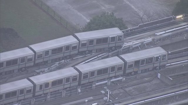 Japonijoje prasidėjus žemės drebėjimui nuo bėgių nuvažiavo savaeigis traukinys: nukentėjusių nėra