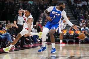 B. Simmonso dramos neišsprendžiantys „76ers“ namuose įveikė „Raptors“