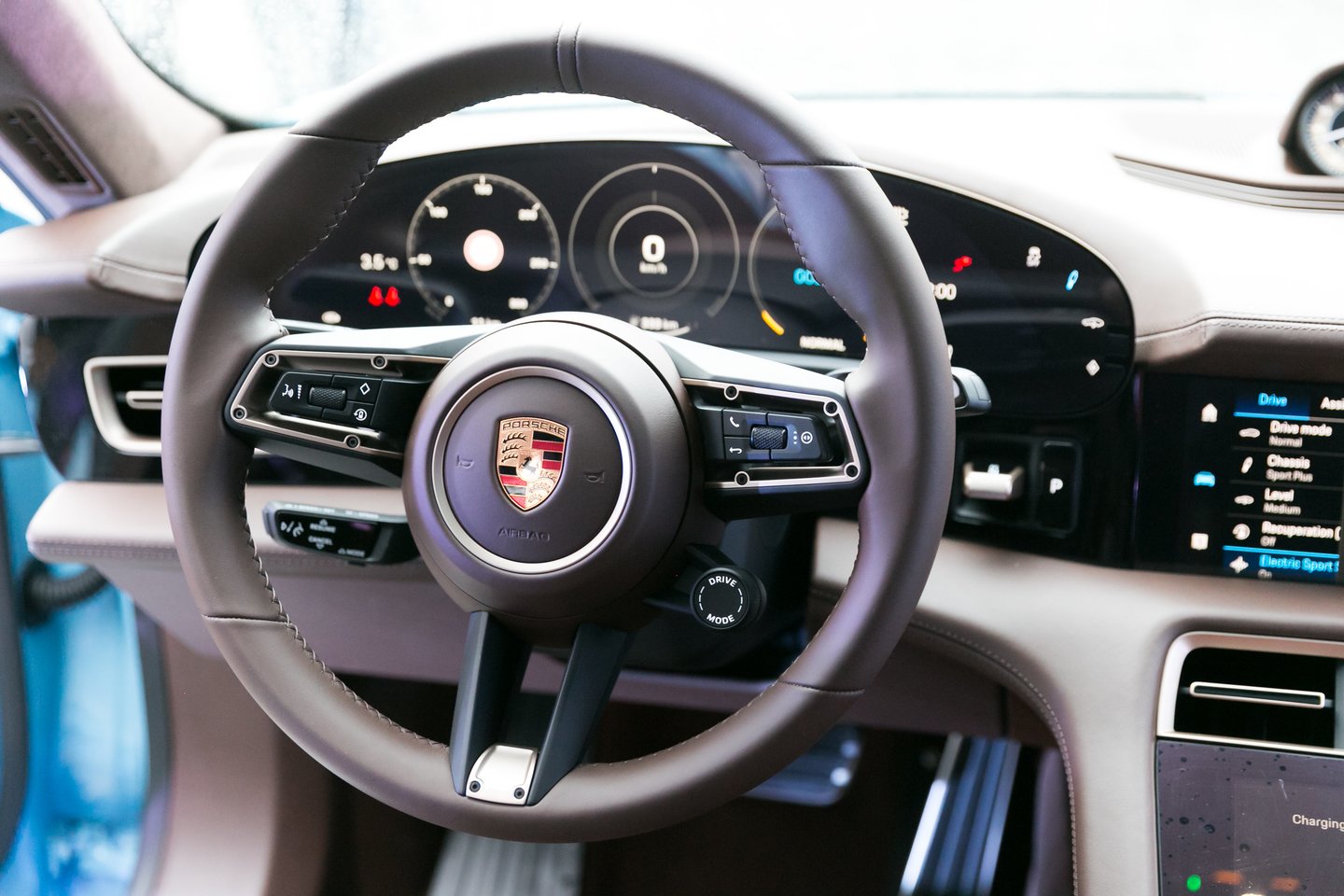 „Porsche“, kaip ir kiti automobilių gamintojai, turi galvoti apie elektrinę ateitį.<br>T.Bauro nuotr.