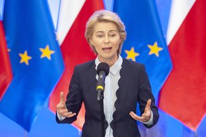 EK vadovė laikosi griežtos pozicijos: žada ginti ES pamatinius principus ginče su Lenkija