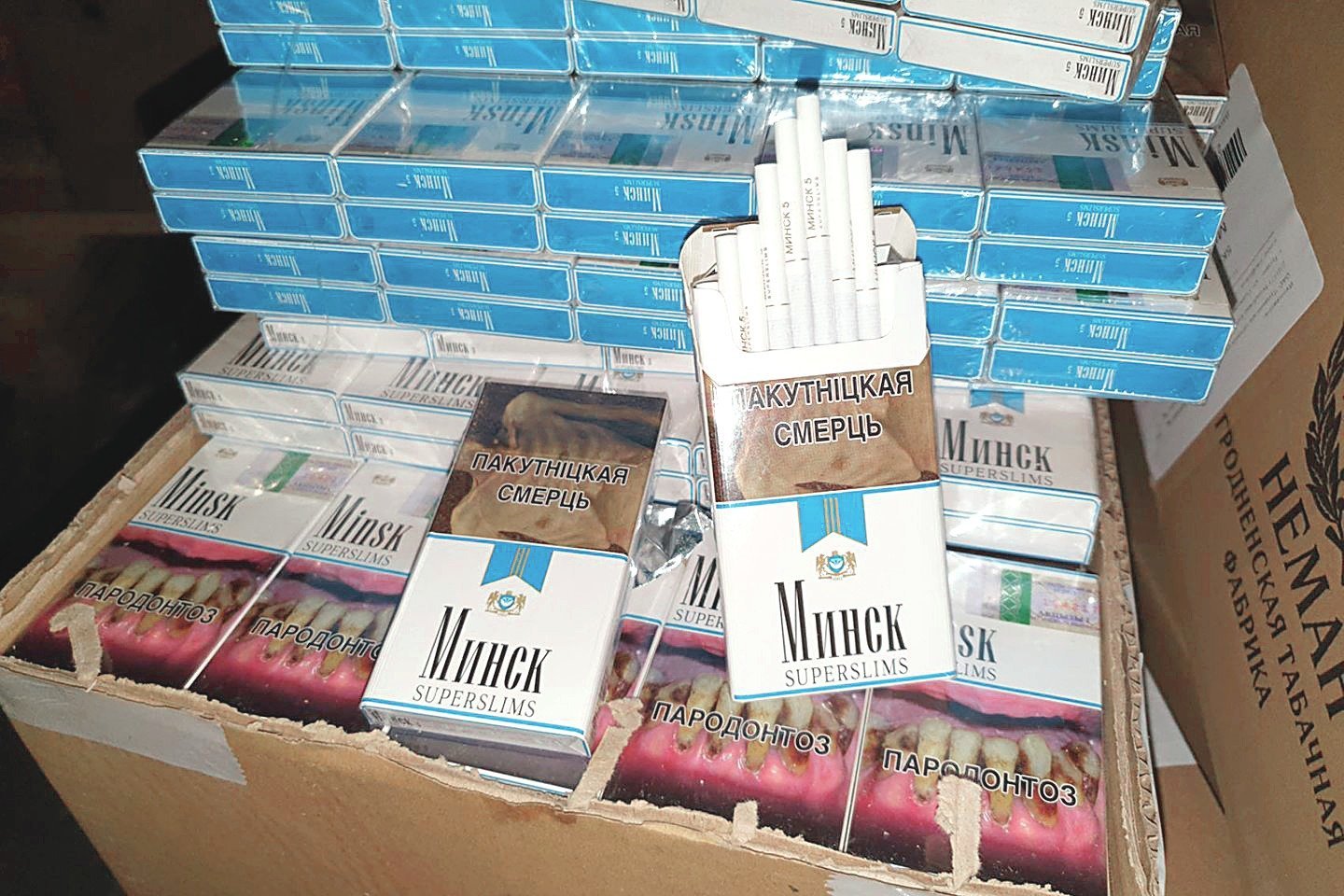 Oficialiame krovinyje išties rastos įrengtos slėptuvės su kontrabandinėmis cigaretėmis. 