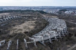 Mečys Laurinkus. Nacionalinis stadionas – lyg mitinis užkeikimas: valdžios sujuda, sukruta ir vėl stop