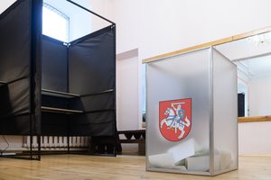 Trakų ir Kelmės merų rinkimuose įsigaliojo agitacijos draudimas, balsuojama namuose