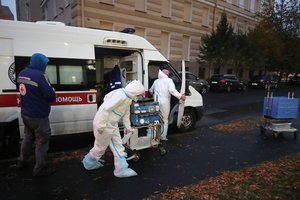 Rusijoje – per 28,6 tūkst. naujų COVID-19 atvejų, mirė 962 pacientai