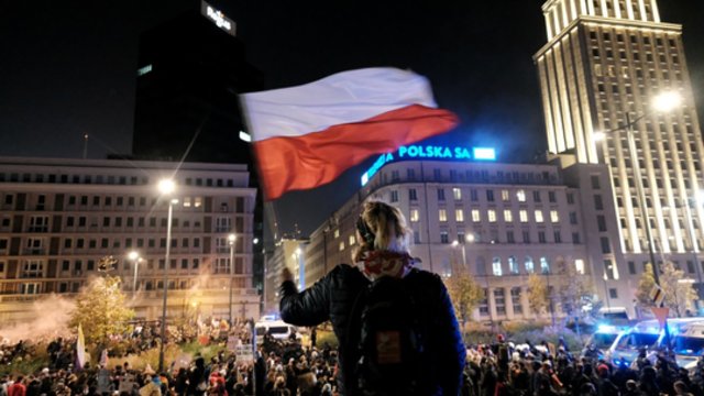 Lenkija ruošiasi tūkstantiniams protestams: sieks palaikyti šalies narystę ES