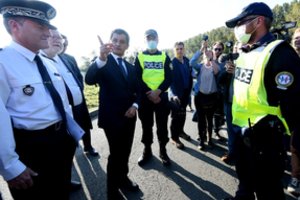 Daugiau kaip 1000 migrantų per dvi dienas atplaukė per sąsiaurį į Jungtinę Karalystę