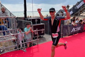 Vienas masiškiausių triatlono renginių sugrįžo: Barselonoje rungėsi „geležiniai žmonės“ iš viso pasaulio