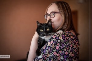 Antrą šansą gyventi gavusi katytė jo nebepaleido: džiugina ją dievinančią šeimą