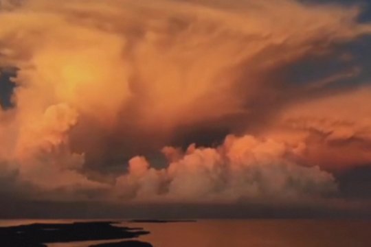 Užfiksuotos JAV šėlstančios audros: pranešama apie tornadų pavojų