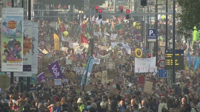 Dešimtys tūkstančių žmonių išėjo į Belgijos gatves: ragino kuo skubiau imtis veiksmų klimato srityje