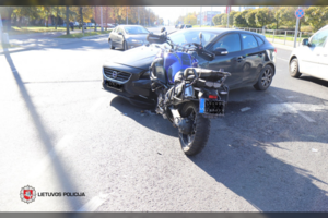 Savaitgalį dėl eismo įvykių Lietuvoje žuvo žmogus, sužeista net 10 nepilnamečių