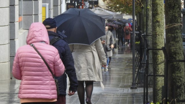 Sinoptikai saulėtų dienų nežada: didžiojoje šalies dalyje prognozuojamas lietus