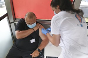 Artimiausiu metu visi gyventojai bus skiepijami sustiprinančiąja doze nuo COVID-19