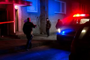 Nelaimė Panevėžyje: rasta per balkoną iškritusi jauna moteris, jos išgelbėti nepavyko