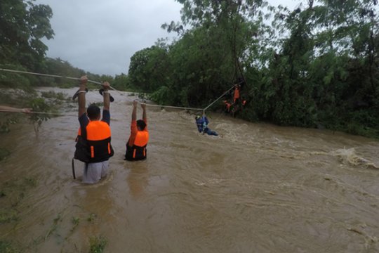 Filipinuose dėl audrų sukeltų potvynių žuvo mažiausiai 9 žmonės, dar 11 dingo